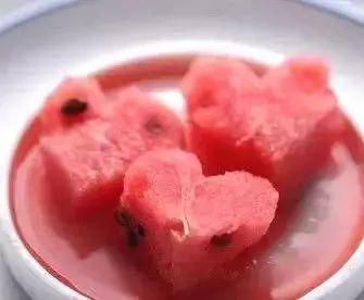 月经来时可以吃瓜吗,瓜类食物的食用指南”