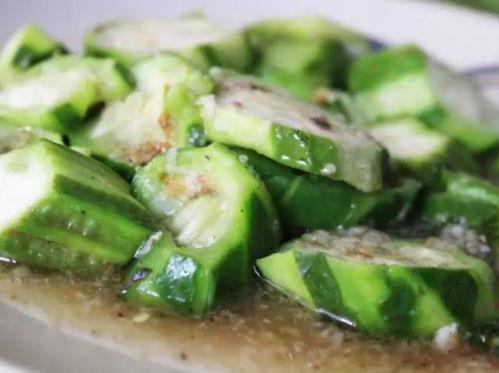 秋后吃韭菜不吃瓜,韭菜香浓，瓜果暂别餐桌