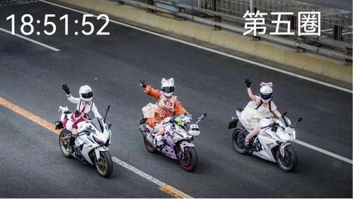 女骑手带你吃瓜,尽享美食之旅